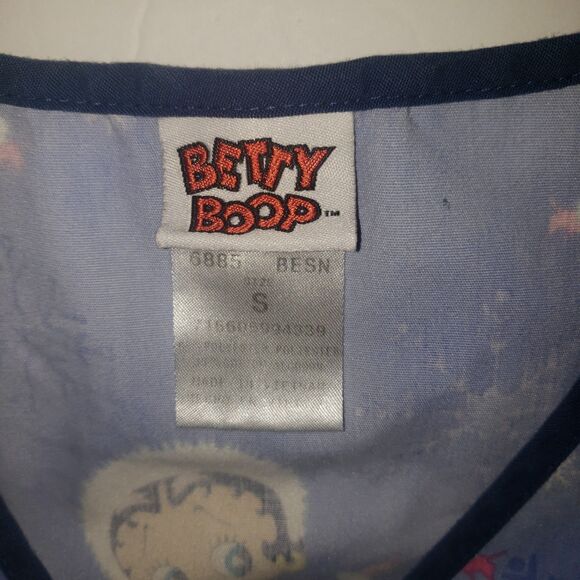 BETTY BOOP Baby Its Cold Outside Blue Scrub Scrubs Top Womens Size Small - Picture 4 of 6